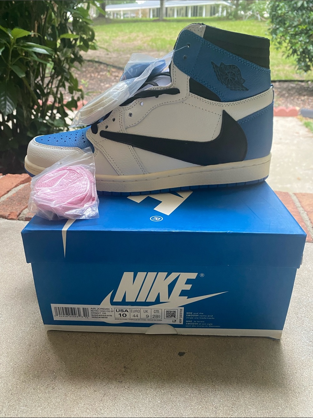Nike Men Blue, White & Black Air Jordan 1 High-Top Sneakers